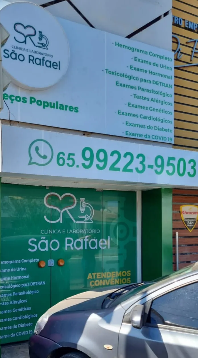 Vista frontal completa da fachada da Clínica São Rafael